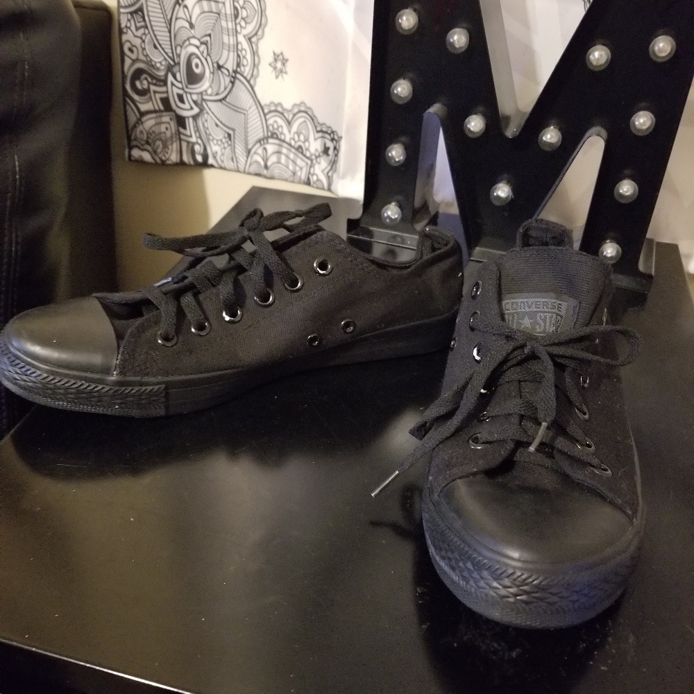 Black converse sneakers